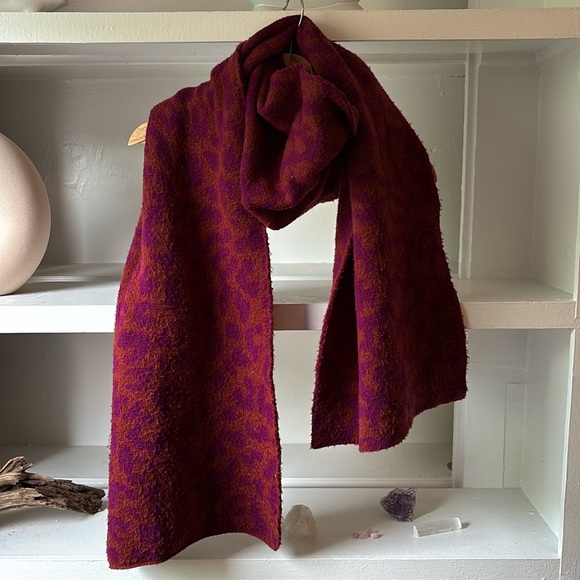 Athleta Morro Cozy Leopard Scarf in Dried Cinnamon - Picture 2 of 6